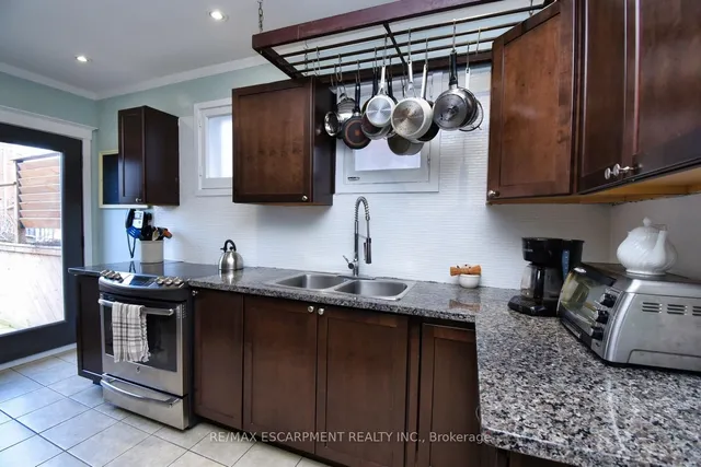 Additional image 17 of 45 Maplewood Ave