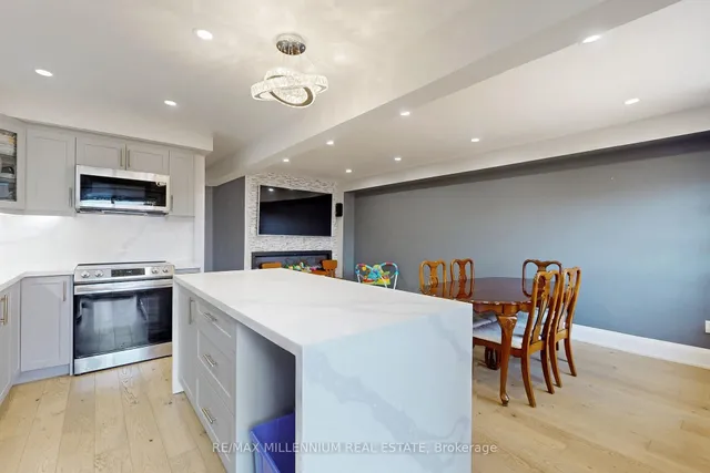 Additional image 4 of 572 Lumberton Cres