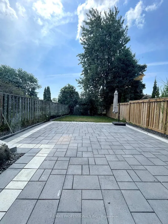 Additional image 45 of 2416 Malcolm Cres