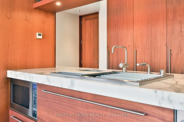 Additional image 12 of 694 Richmond St