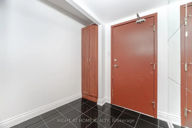 Additional image 6 of 77 Harbour Sq Unit 1812