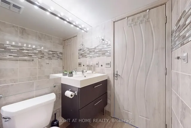 Additional image 20 of 219 Fort York Blvd Unit 2205