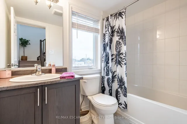 Additional image 39 of 219 Dundas St Unit 45