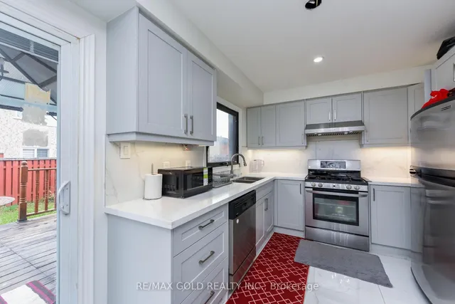 Additional image 16 of 17 Penguin Lane