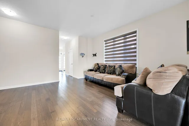 Additional image 37 of 12 Midhurst Hts