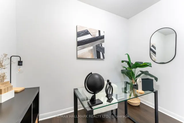 Additional image 11 of 375 King St Unit 1406