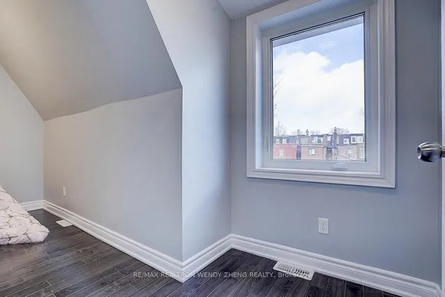 Additional image 35 of 245 Montrose Ave