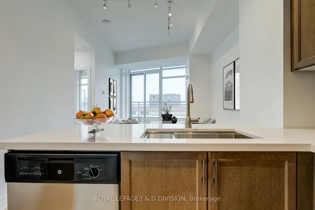 Additional image 14 of 8 Scollard St Unit PH108