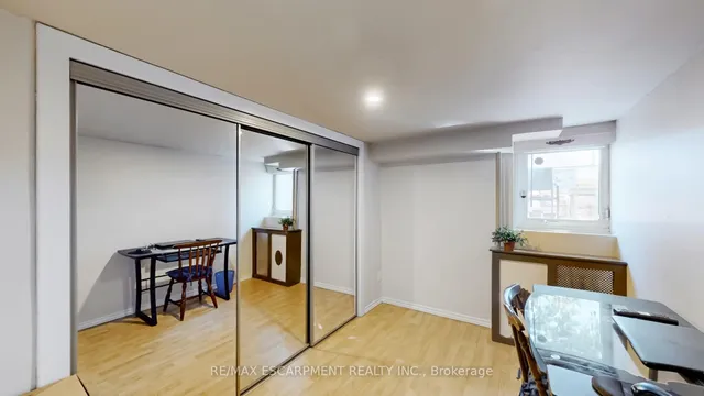 Additional image 34 of 527 Victoria Park Ave