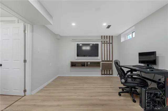 Additional image 27 of 879 Upper Sherman Ave