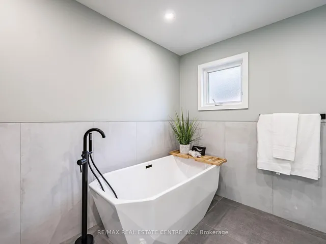 Additional image 34 of 302 Leacock Ave