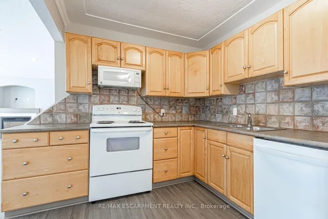 Additional image 12 of 18 MILES St