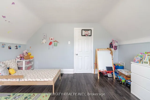 Additional image 22 of 231 Lawrence Ave