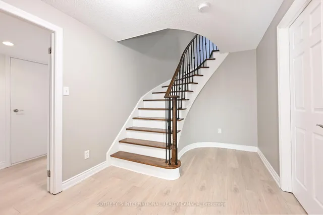 Additional image 15 of 1422 Summerhill Cres