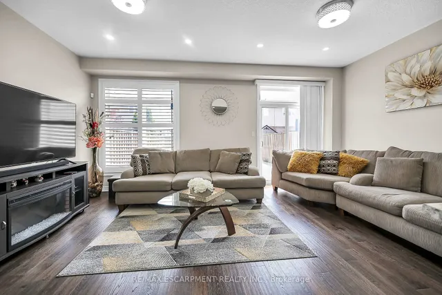 Additional image 19 of 8 Charleswood Cres