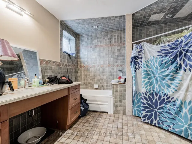 Additional image 28 of 32 Roberta Dr