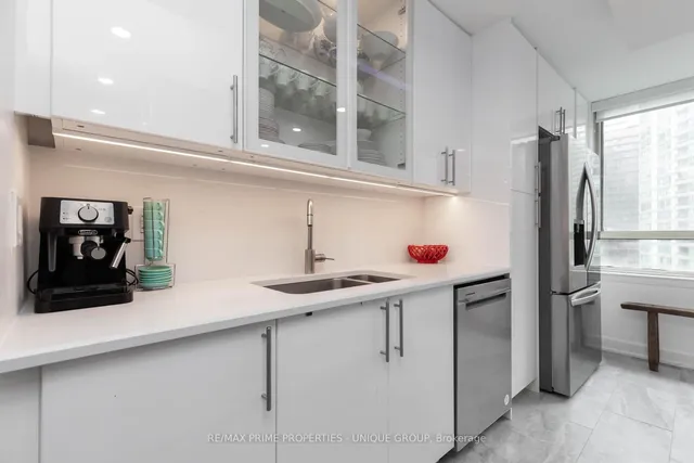 Additional image 7 of 633 Bay St Unit 903