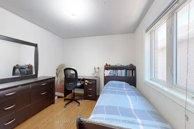 Additional image 38 of 40 Oblate Cres