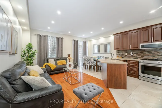 Additional image 17 of 803 Khan Cres