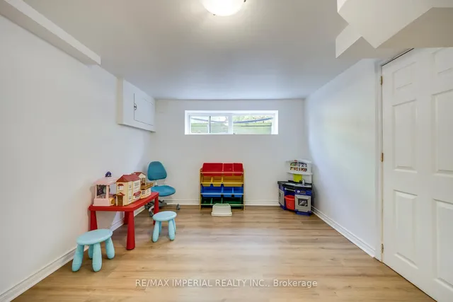 Additional image 41 of 2048 Devon Rd