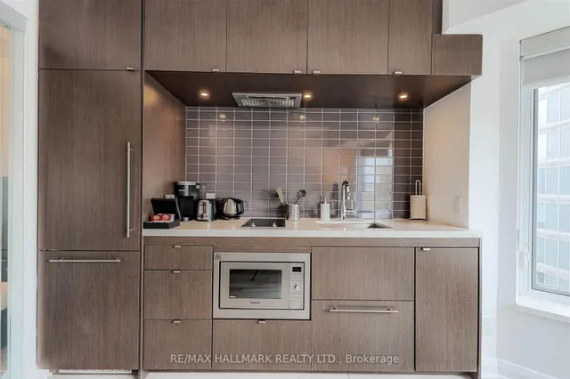 Additional image 10 of 155 Yorkville Ave Unit 1412