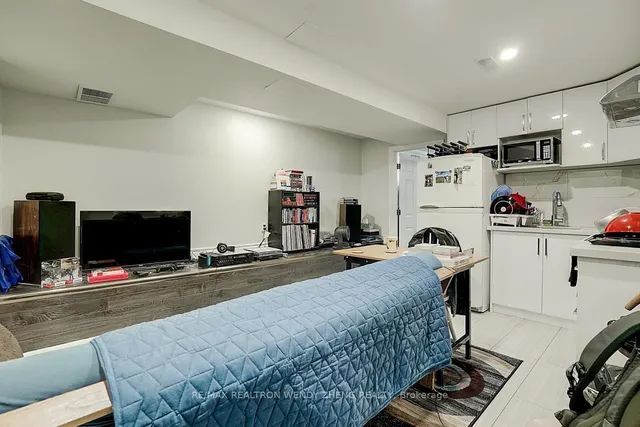 Additional image 39 of 245 Montrose Ave