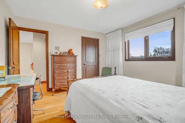 Additional image 31 of 27 Mulholland Ave