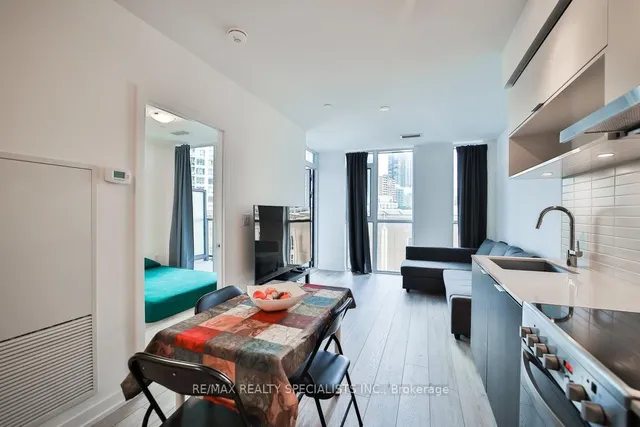 Additional image 12 of 159 WELLESLEY St Unit 404