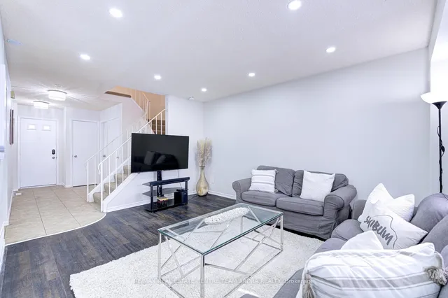 Additional image 8 of 10 Menoke Crt