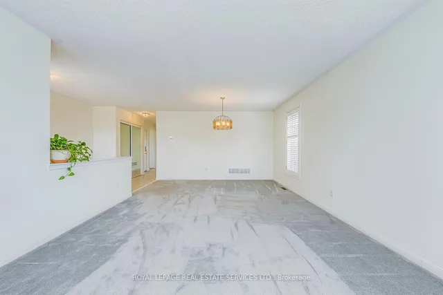 Additional image 10 of 1652 Allan Cres