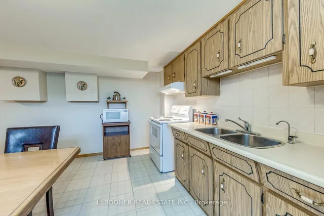 Additional image 27 of 6899 Darcel Ave