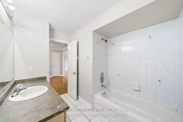 Additional image 25 of 49 Hollowgrove Blvd