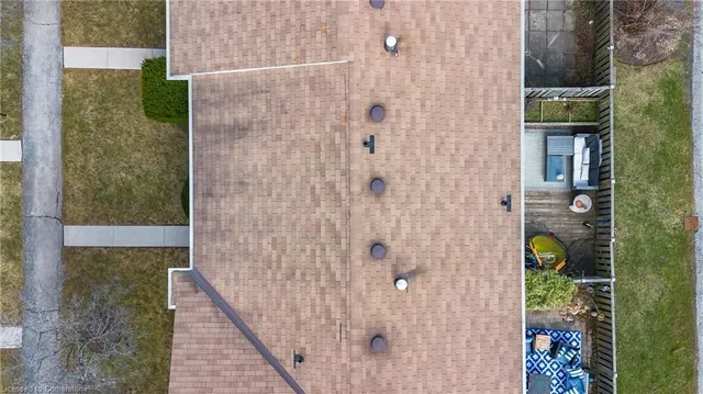 Additional image 46 of 5475 Lakeshore Rd Unit 54