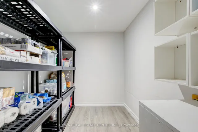 Additional image 35 of 182 Glennie Ave