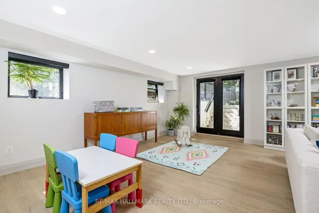 Additional image 39 of 68 Harewood Ave