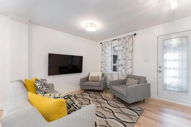 Additional image 5 of 2311 Gerrard St