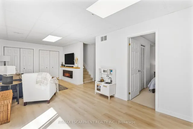 Additional image 22 of 51 Duncan Ave