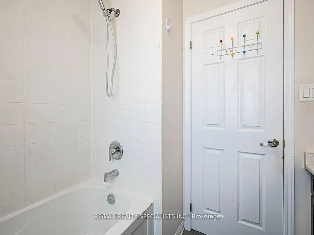 Additional image 29 of 103 Miracle Tr