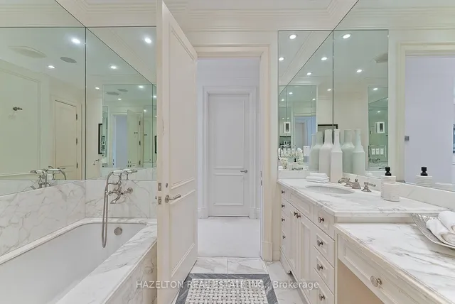 Additional image 33 of 1 St Thomas St Unit 14B