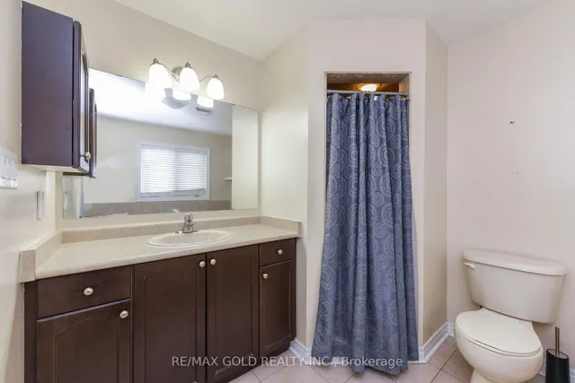 Additional image 38 of 35 Amaranth Cres