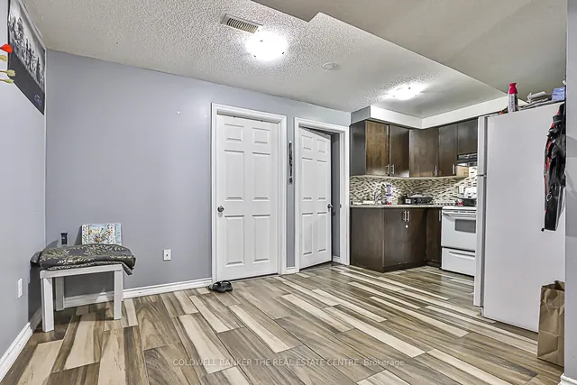 Additional image 29 of 43 Crystalview Cres