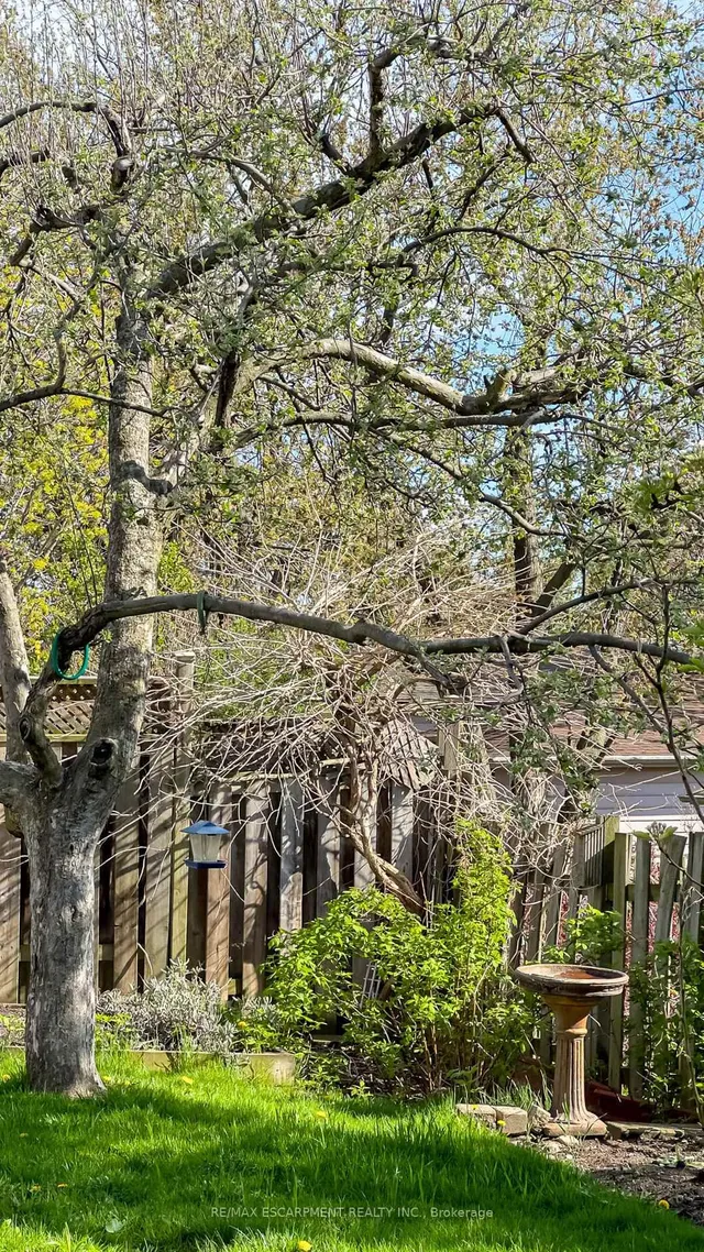 Additional image 42 of 16 Billington Cres