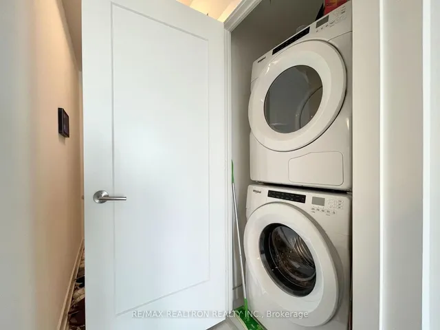 Additional image 18 of 30 Inn On The Park Dr Unit 3706