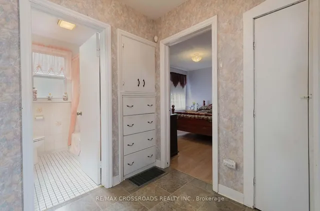 Additional image 19 of 1310 Victoria Park Ave