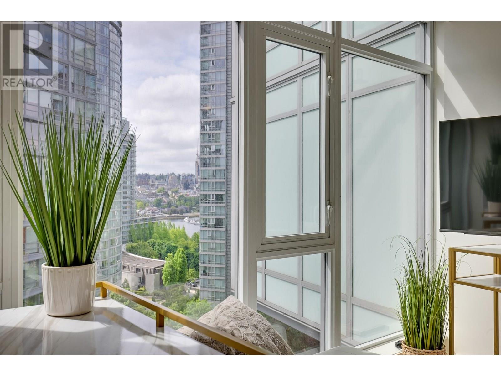 1207 1372 SEYMOUR STREET|Vancouver, British Columbia V6B0L1