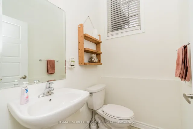 Additional image 22 of 1152 Duignan Cres