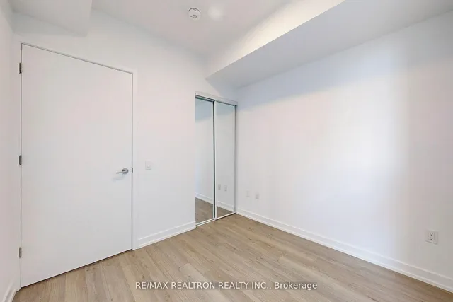 Additional image 7 of 39 Roehampton Ave Unit 806