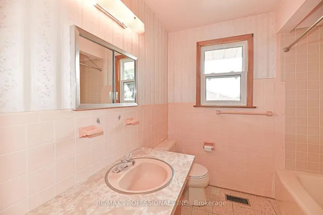 Additional image 19 of 40 Westmount Park Rd