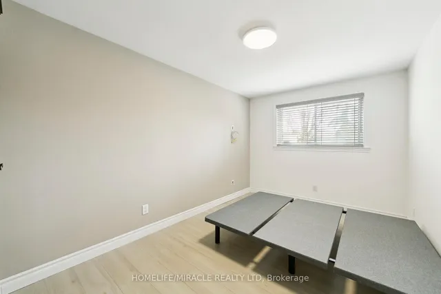 Additional image 37 of 1612 Wavell Cres