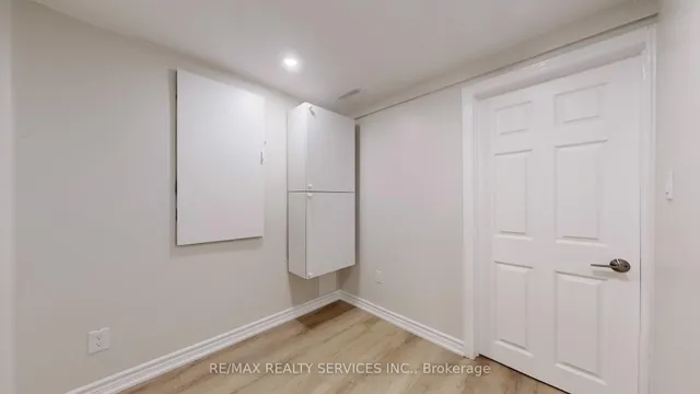 Additional image 30 of 55 Greenwood Cres